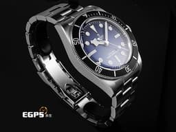 TUDOR 帝舵 Heritage Black Bay 68 碧灣 M7943A1A0NU-0001 7943A 不鏽鋼材質 <font color="#70cce1">最新快速調節「T-fit」折疊扣 帝舵藍面盤 黑色陶瓷圈 藍水鬼 </font> <font color="#FF0000">自製機芯 2025年保卡</font> 潛水錶 自動上鍊 43mm