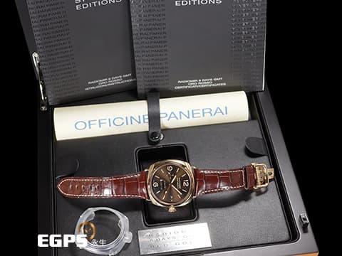 PANERAI 沛納海 Radiomir 8 Days GMT Oro Rosso&nbsp;PAM00395 深棕色三明治夜光面盤 菸草面&nbsp;玫瑰金 PAM395 八日鍊動能顯示 兩地時區 小秒針 日夜顯示 特製P.2002/10鏤空機芯，限量500只 典藏錶盒、限量證書&nbsp;手上鍊 45mm