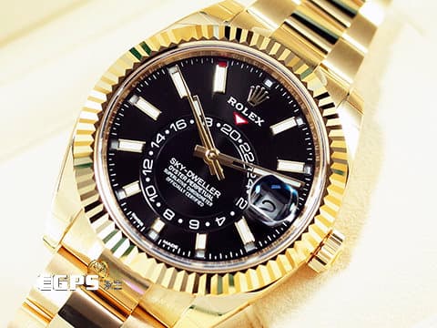 ROLEX 勞力士 Sky-Dweller 天行者 326938 黃K金材質 沙羅系統 年曆錶 兩地時區 柱狀時標黑色面盤，2021年保單，新式保卡 此錶歡迎各路錶友以RM、 PP、AP、勞力士 來店交換，本店將以最高價評估～  自動上鍊 鍊帶款 42mm