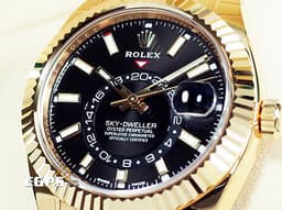 ROLEX 勞力士 Sky-Dweller 天行者 326938 18K黃金材質<font color="#f4f5d6"> 沙羅系統 年曆錶 兩地時區 柱狀時標黑色面盤</font><font color="#fafa01"> </font><font color="#FF0000">2023年保卡&nbsp;</font>自動上鍊 42mm