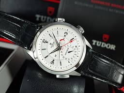 TUDOR帝舵 Heritage Advisor系列 M79620T-0011 鈦金屬&amp;不鏽鋼材質 <font color="#0582f5">ADVISOR歷史傳承 機械鬧鈴 特殊雙錶冠設計 帝舵初代玫瑰標記&nbsp;複雜功能</font>&nbsp;<font color="#ff0000">台灣公司貨</font>&nbsp;自動上鍊 42mm