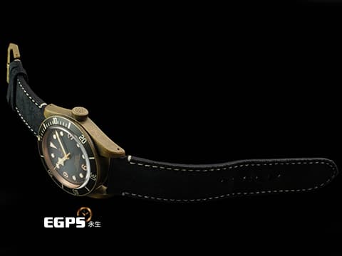 TUDOR 帝舵 Black Bay Bronze 碧灣 79250BA&nbsp;石板灰色面盤 搭配復古皮革錶帶&nbsp;青銅材質 復古 雪花針 2019年保卡&nbsp;自動上鍊 43mm