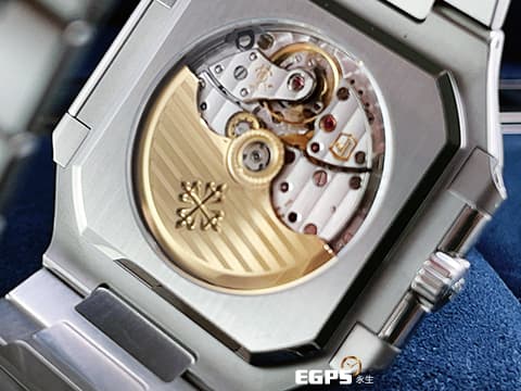 Patek Philippe 百達翡麗 PP Cubitus 5821/1A-001 不鏽鋼材質&nbsp;綠色橫條浮雕日輝紋面盤&nbsp;大三針&nbsp;方形圓角錶殼 橄欖綠 2026年保單  自動上鍊 45mm