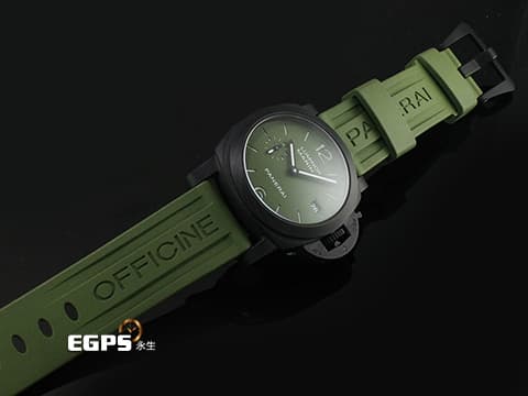 PANERAI 沛納海 Luminor Quarantta Carbotech PAM01526 PAM1526 碳纖維材質 軍綠色面盤 錶帶快拆式功能&nbsp;三日鍊 小秒針&nbsp;2026年保卡 自動上鍊  40mm