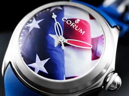 CORUM 崑崙 Bubble 47 US Flag 泡泡錶 082.310.20/0373 US01 <font color=#CE0000>美國</font><font color=#0066FF>國旗</font> 不鏽鋼 大三針 L082/03263 <font color=#FF0000>特殊半球體拱形藍寶石水晶鏡面 限量88只</font> 自動上鍊 47mm