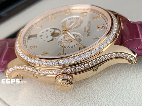 Patek philippe 百達翡麗 PP錶 4947R 玫瑰金材質 銀白色面盤 4947R-001 原廠鑲鑽 年曆錶 月相盈虧 自動上鍊 複雜功能系列 年曆 月相 原廠鑲鑽 PP印記，2024年保單   此錶歡迎各路錶友以 PP、AP、RM、勞力士 來店交換，本店將以最高價評估～ 38mm