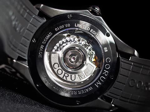 CORUM 崑崙 Bubble 泡泡錶 L082 / 03245  大泡泡神奇博彩腕錶 Poker Games 黑色PVD不鏽鋼金屬材質 特殊半球體拱形雙面玻璃鏡面 撲克牌桌彩繪面盤  全球限量88只 自動上鍊 42mm