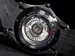 CORUM 崑崙 Bubble 泡泡錶 L082 / 03245  大泡泡神奇博彩腕錶 Poker Games 黑色PVD不鏽鋼金屬材質 <font color=#74d56a>特殊半球體拱形雙面玻璃鏡面 撲克牌桌彩繪面盤</font> <font color=#FF0000> 全球限量88只</font> 自動上鍊 42mm