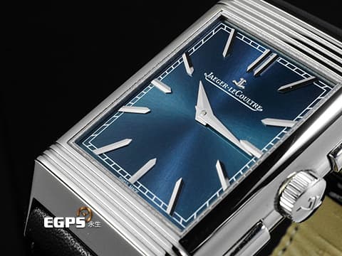 Jaeger Le-Coultre 積家 JLC Reverso Classic 翻轉系列 Q389848J 不鏽鋼材質&nbsp;簡約大方的藍色太陽放射狀扭索飾紋錶盤&amp;逆跳計時機械結構鏤空錶盤 兩種風格隨意翻轉切換&nbsp;2024年保卡 僅試戴收藏極新品 手動上鏈 49.4 x 29.9mm