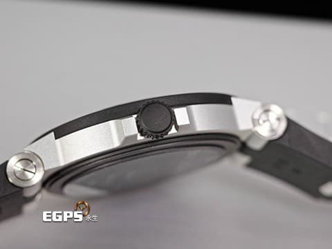 BVLGARI 寶格麗 Bulgari Aluminium系列 103382&nbsp;鋁合金+鈦金屬材質&nbsp;黑色橡膠刻度錶圈&nbsp;大三針&nbsp;2025年保卡&nbsp;自動上鍊 40mm