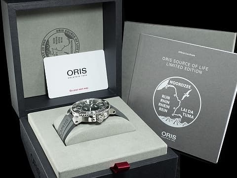 ORIS 豪利時  AQUIS 時間之海 生命之源 01 733 7730 4125-Set RS 不鏽鋼材質&nbsp;錶背鐫刻萊茵河地圖 藍色面盤&nbsp;全球限量2343只&nbsp;自動上鏈&nbsp; 43mm