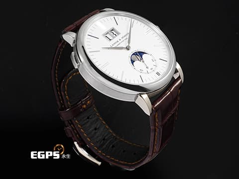 A.LANGE &amp; SOHNE 朗格 SAXONIA Annual Calendar 大日期窗 384.026  白K金材質 銀白色面盤 優美月相顯示 絕美德國工藝 經典大日期窗 錶界的頂級傳奇藝術 2020年保單 台灣公司貨 自動上鍊 40mm