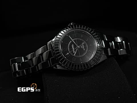 CHANEL 香奈兒 J12 Caliber 12.2 Edition 1 系列 H6784 黑陶瓷 長階梯形黑色漆面藍寶石陶瓷外圈&nbsp;錶冠鑲嵌約011克拉鑽石 大三針 全球限量555只 2022年保卡 自動上鏈 33mm