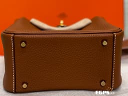 HERMES 愛馬仕 Mini Lindy II 19 TC牛皮 轉釦手提 <font color="#05f0f0">金棕色 (色號37)</font>&nbsp;<font color="#fafa01">金扣</font>&nbsp;<font color="#ff0000">W刻</font>&nbsp;<div><font color="#fa00fa">斜背兩用包 Taurillon Clemence(T/C)皮革</font></div>