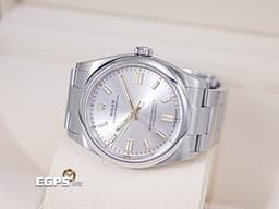 ROLEX 勞力士 Oyster Perpetual 36 蠔式恆動型 126000 <font color="#dcdcdb">銀色太陽紋面盤</font>搭配<font color="#ffdf3d">金色指針、立體時標</font> 經典 OP36 大三針 不鏽鋼 <font color="#FF0000">2023年保卡</font> 自動上鍊 36mm