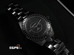 CHANEL 香奈兒 J12 Caliber 12.2 Edition 1 系列 H6784 黑陶瓷 長階梯形黑色漆面藍寶石陶瓷外圈&nbsp;<font color="#cac4c4">錶冠鑲嵌約011克拉鑽石</font> 大三針 <font color="#ff0000">全球限量555只 2022年保卡</font> 自動上鏈 33mm