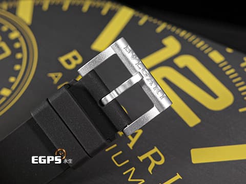 BVLGARI 寶格麗 Bulgari Aluminium Gran Turismo 103893 《跑車浪漫旅》聯動特別版&nbsp;鋁合金+鈦金屬材質&nbsp;霧黑色髮絲紋錶盤&nbsp;黑色橡膠刻度錶圈&nbsp;BB41ATCH 計時碼表&nbsp;限量1200只&nbsp;2025年保卡&nbsp;自動上鍊 40mm