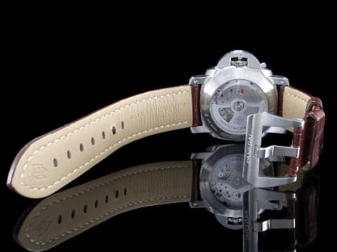 PANERAI 沛納海 Luminor 1950 GMT PAM320 三日鍊 兩地時區 經典黑色三明治面盤 棕色鱷魚紋皮革錶帶&nbsp;經典黑色三明治面盤 自動上鍊 44mm