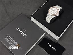CHANEL 香奈兒 J12 H4468 <font color="#05f0f0">高科技陶瓷 白色陶瓷材質</font>&nbsp;<font color="#f9d7e5">粉紅色單向旋轉陶瓷錶圈 粉紅色秒針</font> 阿拉伯數字 <font color="#ff0000">限量1200只</font> 自動上鍊 38mm