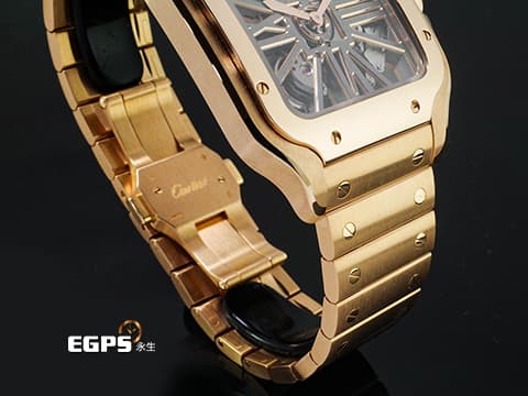 CARTIER 卡地亞 Santos de Cartier 山度士 WHSA0016 18K玫瑰金材質 鏤空面盤 金色鍍層飾面劍形指針 鑲嵌1顆刻面藍寶石七邊形錶冠&nbsp;新式「QuickSwitch」錶帶快拆系統 附原廠鱷魚皮錶帶 2026年保卡 整支重約6.4兩 官方訂價：2,450,000元&nbsp;自動上鍊 47.5x39.7mm