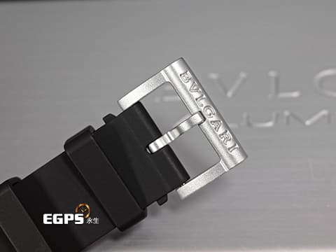 BVLGARI 寶格麗 Bulgari Aluminium系列 103382&nbsp;鋁合金+鈦金屬材質&nbsp;黑色橡膠刻度錶圈&nbsp;大三針&nbsp;2025年保卡&nbsp;自動上鍊 40mm