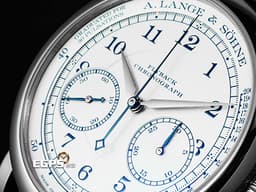 A.LANGE &amp; SOHNE 朗格 1815系列 414.026 18K白金材質 <font color="#05f0f0">計時功能 實心銀打造的銀白色面盤</font>&nbsp;<font color="#FFFF33"><font color="#FF0000">2021年保單 朗格專賣店限定款 新錶訂價：1,927,800元</font></font>&nbsp;手動上鍊 39.5mm