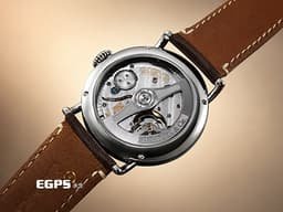H. Moser &amp; Cie.亨利慕時 Heritage 8200-1201&nbsp;<font color="#0582f5">Funky Blue fumé 電光藍煙燻太陽紋面盤</font><font color="#2828FF">&nbsp;</font><font color="#0582f5">立體阿拉伯數字時標</font> 不鏽鋼材質&nbsp;<font color="#FF0000">2022年保單</font> 自動上鍊 42mm