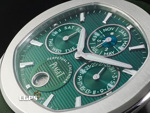PIAGET 伯爵 Polo Skeleton系列 枕型 G0A48005 不鏽鋼材質 8.65毫米超薄萬年曆 圓模雕刻紋理深祖母綠色錶盤&nbsp;2024年保卡 新式快拆帶系統 附原廠綠色皮革錶帶 新錶訂價：1,970,000元&nbsp;自動上鍊 42mm