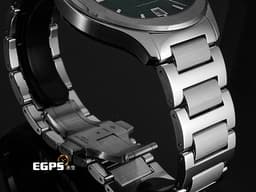 PIAGET 伯爵 Polo Date系列 G0A49022 經典 枕型 不鏽鋼材質&nbsp;<font color="#228B22">綠色橫條紋雕紋面盤</font> <font color="#FF0000">2025年保卡</font>&nbsp;自動上鍊 42mm