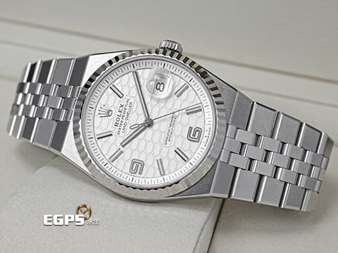 ROLEX 勞力士 Land-Dweller 40 蠔式 陸行者 127334 醇白色蜂巢圖案錶面 大三針 不鏽鋼&nbsp;最新款7135型機芯 透明錶背&nbsp;18K白金經典三角坑紋外圈&nbsp;2025年保卡 纖薄紀念型（Flat Jubilee）錶帶&nbsp;自動上鍊 40mm