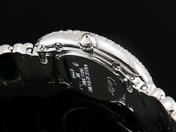 Cartier 卡地亞 BAIGNOIRE 鵝蛋 WB5095L2 18K白金材質 鍊帶款 <font color="#05f0f0">原廠鑲嵌明亮式切割圓鑽錶圈 鑲嵌凸圓形鑽石錶冠&nbsp;</font>&nbsp;米白色面盤 <font color="#ff0000">新錶參考訂價：1,350,000元</font> 石英機芯 22.5x30mm