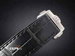 <span style="font-size: 10pt;">MAURICE LACROIX 艾美 Masterpiece 匠心系列 MP7078-SS001-320 <font color="#0582f5">星期顯示 逆跳日期 動力儲存顯示 月相盈虧</font><font color="#969292">&nbsp;</font></span><font color="#fa00fa">手工大塊日內瓦波紋</font> <span style="font-size: 10pt;">不鏽鋼材質 手上鏈 43.5mm</span>