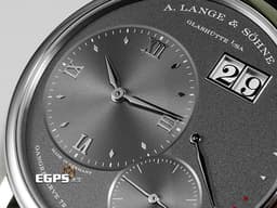 A.Lange &amp; Sohne 朗格 Lange 1 137.038 18K白金材質<font color="#05f0f0">  經典大日期窗 動力儲存顯示&nbsp;</font> <font color="#ff0000">2023年保單 新錶訂價：1,481,000元</font><font color="#ff0000" style="font-size: 10pt;">&nbsp;</font><span style="font-size: 10pt;">手上鍊 41mm</span>