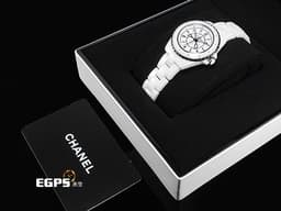 CHANEL 香奈兒 J12系列 H9763 白色陶瓷材質&nbsp;<font color="#05f0f0">COUTURE O'CLOCK 限定腕錶系列 停產絕版款 </font><font color="#ffd6d6">裁縫剪刀造型時針、分針 縫紉針造型秒針 裁縫線紋路面盤</font>&nbsp;專利不鏽鋼蝴蝶扣 <font color="#ff0000">2026年保卡</font> 石英機芯 33mm
