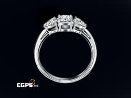 Tiffany &amp; Co. <font color="#ff0000">Tiffany Three Stone系列</font>&nbsp;鉑金鑲梨形側石訂婚戒指 天然鑽石 950T鉑金 1.06CT主鑽 梨形側鑽0.60CT <font color="#fa00fa">G色VS1純淨度&nbsp;</font>鑽石戒指 造形戒指  女戒