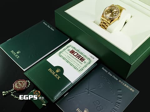 ROLEX 勞力士 Oyster Perpetual DAY-DATE 118238 蠔式 星期日曆型 18K黃金材質 經典紅蟳&nbsp;&nbsp;香檳金色面盤 原廠鑲嵌鑽石時標 配件齊全 保有部分原廠膠膜 未整理一手錶&nbsp;自動上鍊 36mm