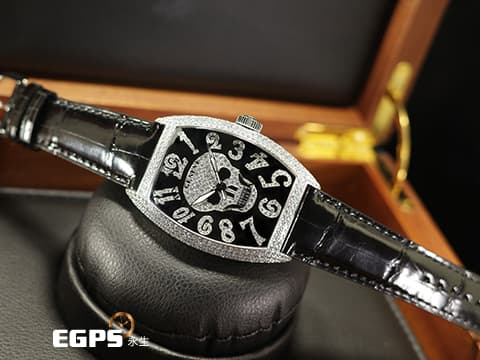 Franck Muller 法蘭穆勒 FM錶 Cintrée Curvex Gothique系列 8880 SC GOTH NBR D CD 原廠鑲嵌鑽石錶殼、骷髏頭圖案面盤、阿拉伯數字時標&nbsp;酒桶型 18K白金材質 大三針 8880SC 自動上鏈 44x54mm
