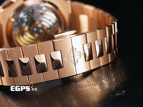 Patek Philippe 百達翡麗 PP錶 Nautilus Chronograph 金鷹 鸚鵡螺 5980/1R-001 18K玫瑰金材質 鏈帶款 同軸計時碼錶 漸層橫條紋褐色面盤&nbsp;PP印記 2021年保單 新式錶扣&nbsp;自動上鏈 40.5mm