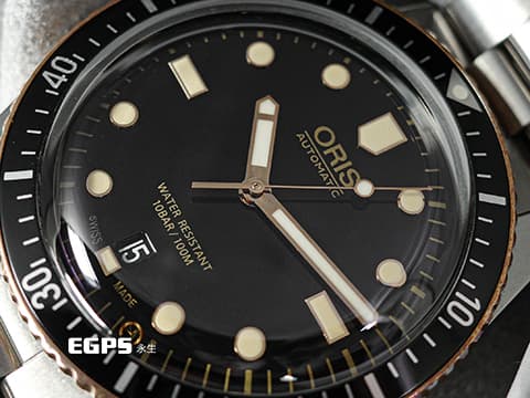 Oris 豪利時 Divers Sixty-Five系列 1965 復刻1965年ORIS第一款潛水錶 青銅外圈 復古色時標&nbsp;01733770743540782018 不鏽鋼 大三針 復古箱型藍寶石水晶玻璃&nbsp;2023年台灣公司貨&nbsp;自動腕錶 40mm