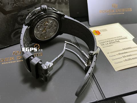 ROGER DUBUIS 羅杰杜彼 Pulsion 鈦金屬計時碼錶 RDDBPU0005&nbsp; 冒險家鏤空計時腕 2025年保單錶&nbsp;RDDBPU0005 微型自動盤  極線條簡潔流暢，又不失神秘感 延伸至錶殼側面的藍寶石水晶錶圈&nbsp;機芯100%符合日內瓦印記標準的製錶商 自動上鏈 44mm