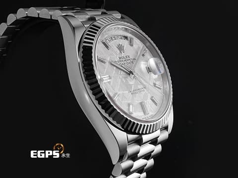 ROLEX 勞力士 Day-Date DD 40 蠔式 日期星期型 228239&nbsp;18K白金材質 隕石面盤搭配10顆方形切割鑽石&nbsp;2023年保卡 蒐藏未使用品&nbsp;經典三角坑紋錶框 元首型（President）總統帶 自動上鍊 40mm