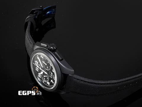 ZENITH 真力時 PILOT BIG DATE FLYBACK 飛行員 高振頻 49.4000.3652/21.I001 黑色陶瓷材質&nbsp;黑色橫向雕紋飾面盤&nbsp;大日期窗 飛返 計時碼表 2026年保卡 自動上鍊 42.5mm