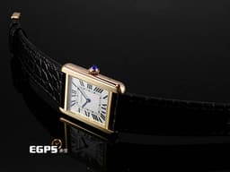 CARTIER 卡地亞 經典 坦克 TANK MUST 小型款 18K玫瑰金材質&nbsp;<font color="#6da6d2">圓珠形錶冠鑲嵌1顆凸圓形藍色合成尖晶石</font> 石英機芯 27 x 22mm