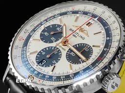 BREITLING 百年靈 Navitimer B01 Chronograph 43 航空計時 AB01382 AB0138241G1P1 不鏽鋼材質 計時碼表 <font color="#fff2e5">米白色熊貓面盤</font> <font color="#FF0000">2024年保單 經典環形飛行滑尺 百年靈自製01機芯</font> 自動上鍊 43mm
