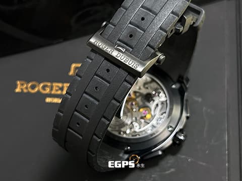 ROGER DUBUIS 羅杰杜彼 Pulsion 鈦金屬計時碼錶 RDDBPU0005&nbsp; 冒險家鏤空計時腕 2025年保單錶&nbsp;RDDBPU0005 微型自動盤  極線條簡潔流暢，又不失神秘感 延伸至錶殼側面的藍寶石水晶錶圈&nbsp;機芯100%符合日內瓦印記標準的製錶商 自動上鏈 44mm