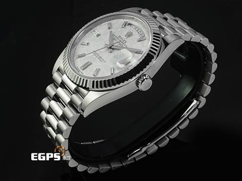 ROLEX 勞力士 Day-Date DD 40 蠔式 日期星期型 228239&nbsp;18K白金材質 隕石面盤搭配10顆方形切割鑽石&nbsp;2023年保卡 蒐藏未使用品&nbsp;經典三角坑紋錶框 元首型（President）總統帶 自動上鍊 40mm