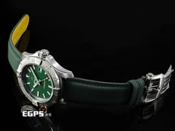 BREITLING 百年靈 Avenger 42 復仇者系列 A17328101L1X1 不鏽鋼材質&nbsp;<font color="#009100">綠色面盤</font>&nbsp;<font color="#FF0000">2025年保卡</font> 自動上鍊 42mm