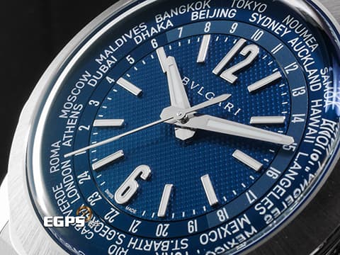 BVLGARI 寶格麗 Octo Roma WorldTimer 103762 不鏽鋼材質 世界時區顯示&nbsp;霧面藍色巴黎釘紋錶盤 快拆功能錶帶 自由切換鏈帶、膠帶風格搭配&nbsp;2025年保卡&nbsp;自動上鍊 41mm