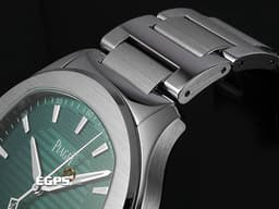 PIAGET 伯爵 Polo Date系列 G0A49022 經典 枕型 不鏽鋼材質&nbsp;<font color="#228B22">綠色橫條紋雕紋面盤</font> <font color="#FF0000">2025年保卡</font>&nbsp;自動上鍊 42mm