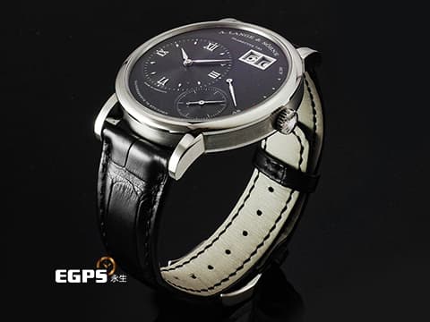 A.Lange &amp; Sohne 朗格 Lange 1 137.038 18K白金材質  經典大日期窗 動力儲存顯示&nbsp; 2023年保單 新錶訂價：1,481,000元&nbsp;手上鍊 41mm